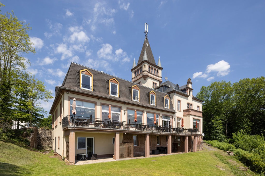 muenchen-sothebysrealty-hotel-mit-blick-ueber-trier-und-mosel-exterieur-01