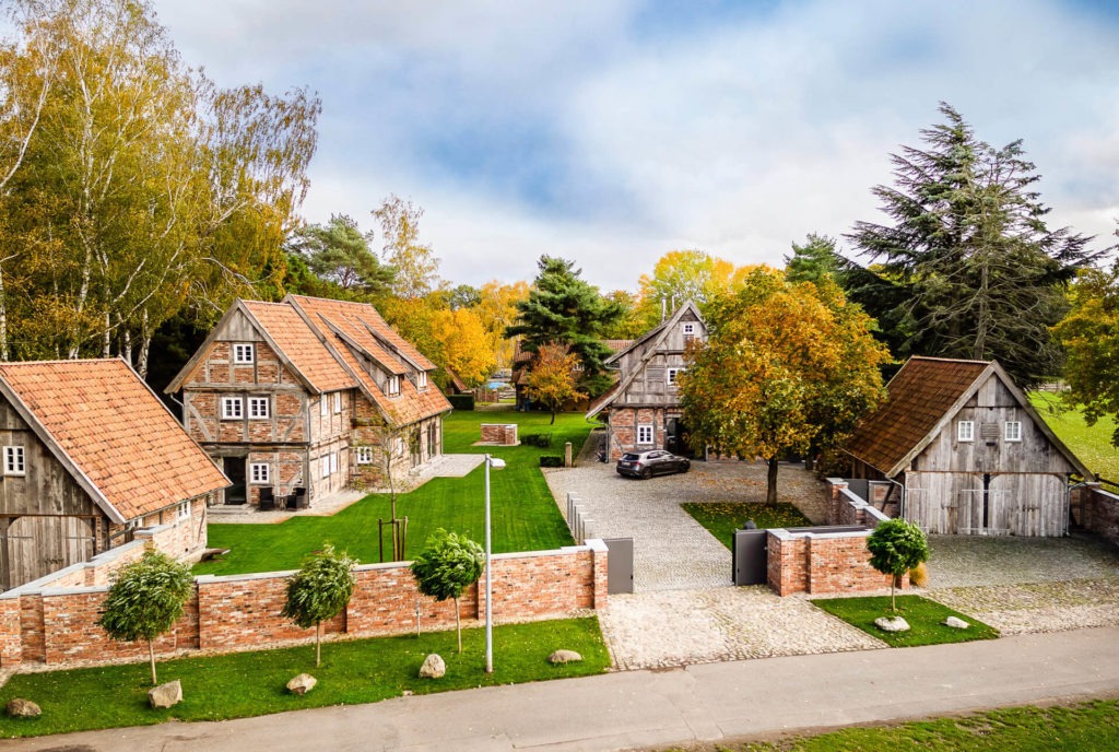 muenchen-sothebysrealty-hannover-fachwerkensemble-strassenansicht