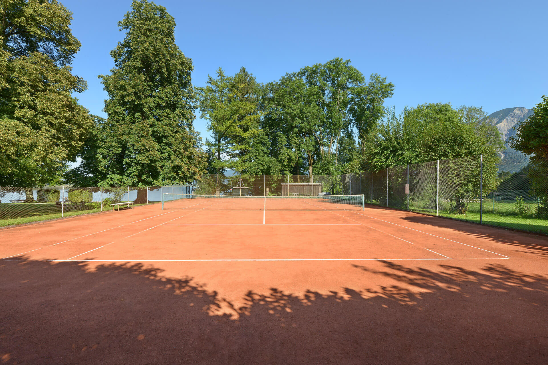 Eigener Tennisplatz