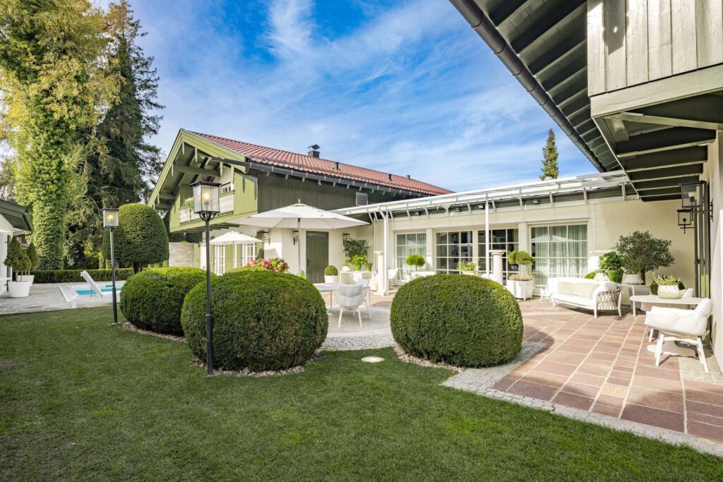 Gartenanlage mit Terrasse