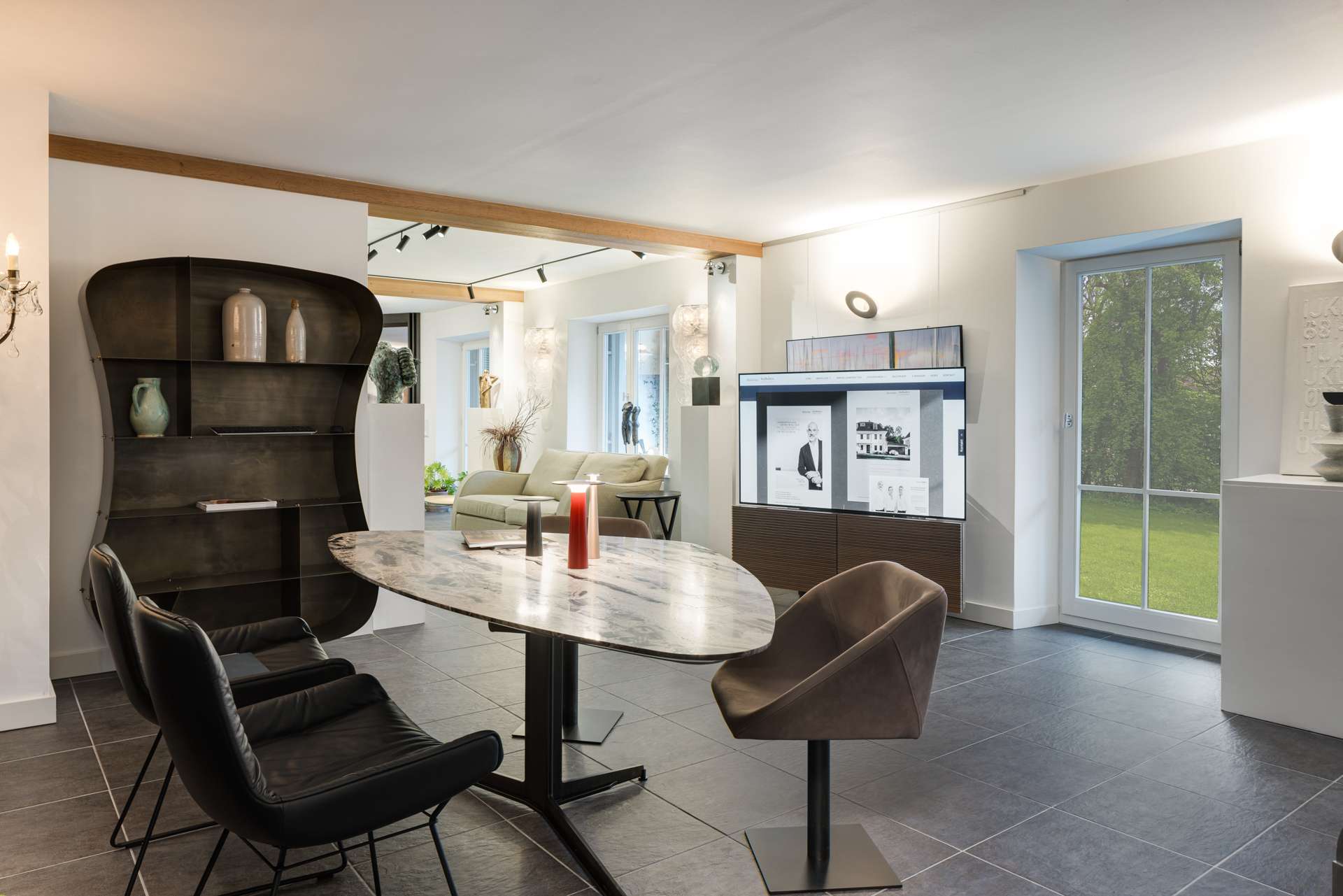 Essen mit Ausgang zum Garten