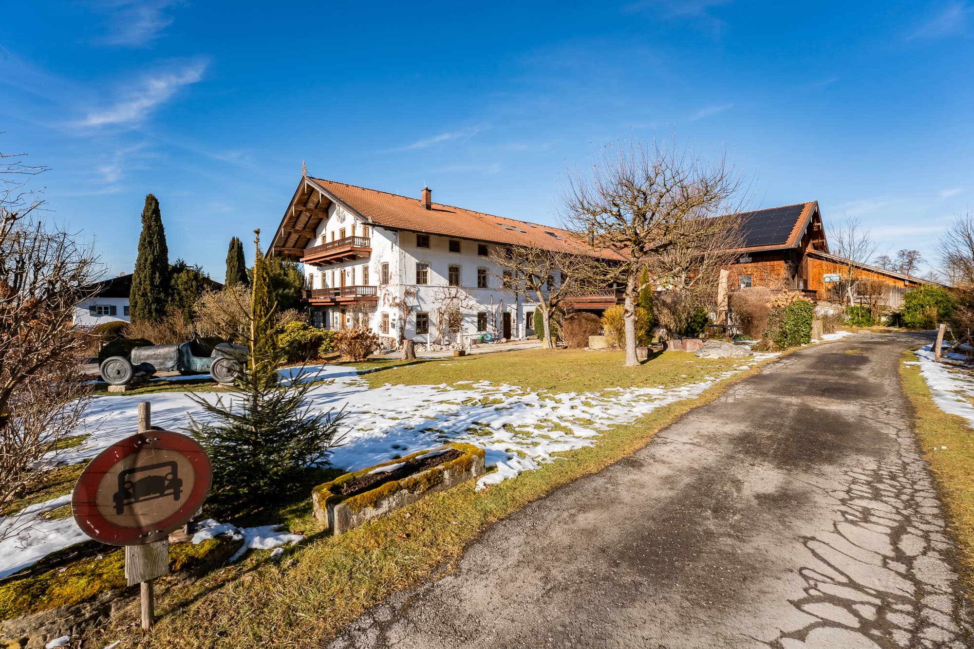Der Summerer-Hof: Historischer Itakerhof mit Berg- und Seeblick im Chiemgau - München Sotheby's International Realty