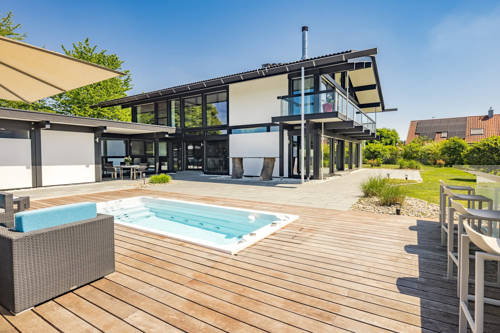 Großzügige Terrassenflächen